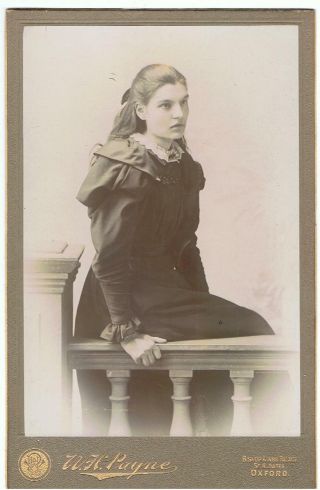 Cabinet Card Of An Attractive Young Lady By W H Payne,  Oxford