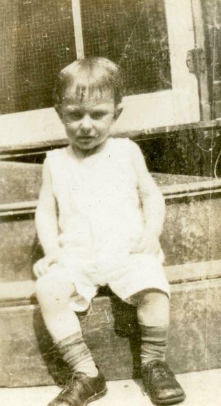 Ab409 Vtg Photo Little Boy In Shorts On Porch Steps C Early 1900 