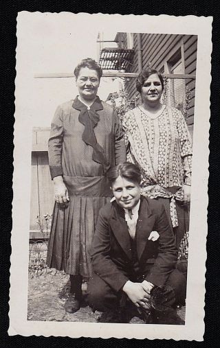 Vintage Antique Photograph Two Women Standing With Man In Backyard