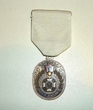 Vintage Vfw Veterans Of Foreign Wars Voice Of Democracy Medal Dated & Named