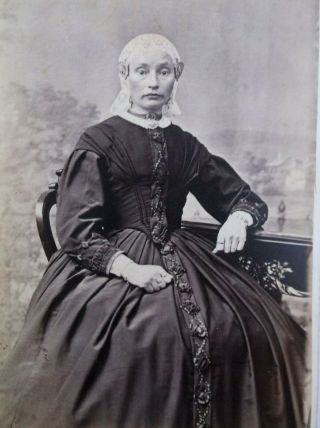 Civil War Era Cdv Lovely Woman Idd Mrs Jf Kollum Fine Dress White Cap Leeuwarden
