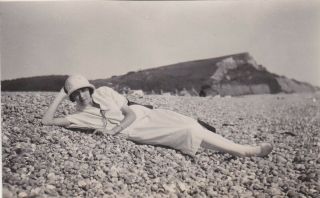 Old Photo Woman Glamour Hat Dress Fashion Lying Beach Sb1