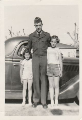 Vintage Photograph Snapshot Id 5/1954 Army Soldier & Daughters In Front Of Coupe