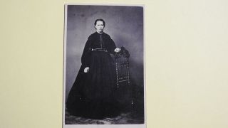 Cdv Civil War Era Potrait Of Nicely Dressed Lady By S.  L.  Dellinger