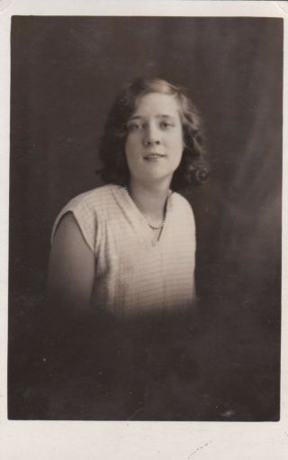 Old Photo Woman Glamour Fashion Hair Style Dress Sheffield 1930s W7