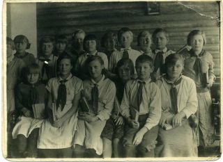 1935 Pioneer Boys Girls School Russian Antique Photo 2