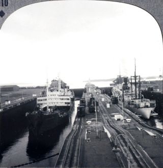 Keystone Stereoview Of The Panama Canal,  Gatun Locks From The 1200 Card Set 110