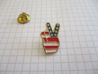 American Flag The Sign V Of Victory Peace Vintage Lapel Pin Us9