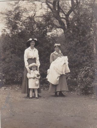 Old Photo Glamour Women Nurse Uniform Children Girl Baby Fashion B114a