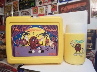 The California Raisins Thermos Plastic Lunch Box With Thermos [look]