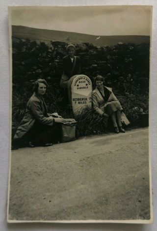 Vintage Old Photo People Fashion Pretty Women Road Sign Garsdale A6