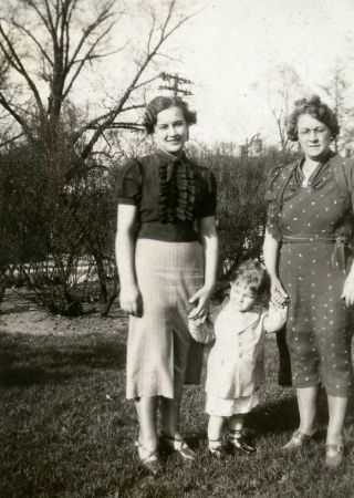 Ac264 Vtg Photo Three Generations Of Girls C 1930 