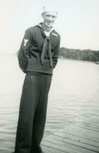 Ab931 Vtg Photo Wwii Era,  Us Navy Sailor In Uniform,  Water 