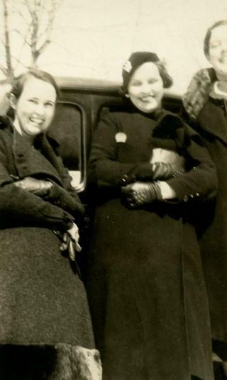 Ac33 Vtg Photo Three Women By Car,  Leather Gloves C 1940 