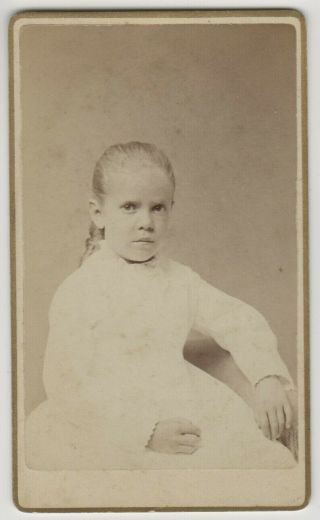 Cdv Serious Looking Little Girl - Photo By D.  A.  Clifford,  St.  Johnsbury Vt