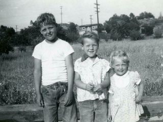 Bt57 Vintage Photo Summertime Kids,  Blue Jeans & Cotton Print C 40 