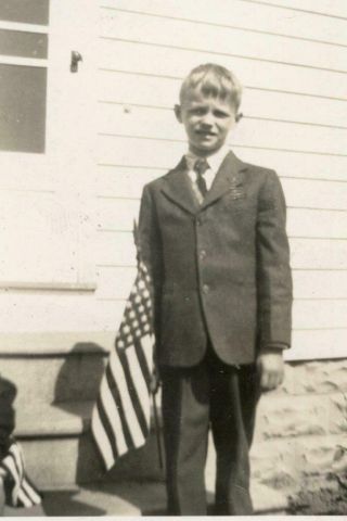 S144 Vtg Photo Patriotic Young Suited Man With American Flag C 1930 