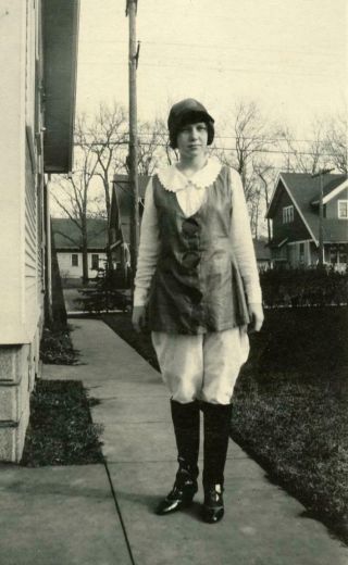 A097 Vtg Photo Young Flapper Woman 1920 