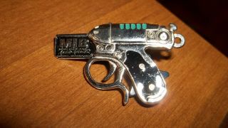 Universal Studios 2008 Mib Men In Black Alien Attack Gun Trading Pin (377)