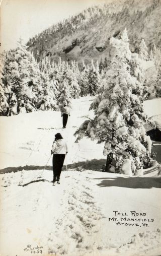 Stowe Ski Area,  Vt Richardson Rppc 1439 Skiing Down The Toll Road 1951