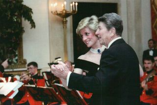 Princess Diana Dances With U.  S.  President Ronald Reagan,  1985 - - Modern Postcard