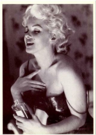 Marilyn Monroe In 1950s With Chanel No.  5 Perfume Modern Postcard