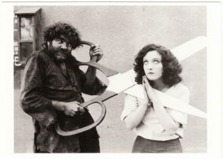 Joan Crawford And Gibson Gowland With Giant Scissors Modern Postcard