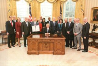 Us President Donald Trump Cabinet Oval Office White House Washington Dc Postcard