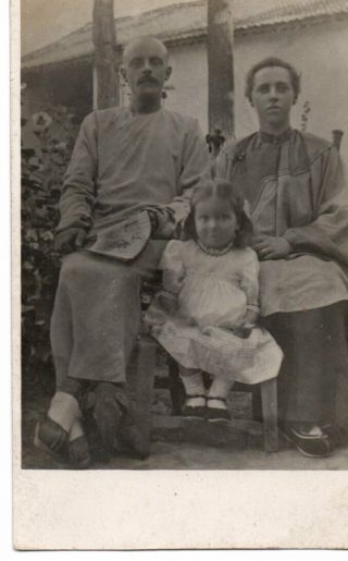 Vintage Photograph Postcard: Little Girl With Man & Woman In Chinese Costumes