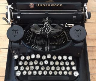 1933 Underwood Portable Typewriter Standard Four Bank Keyboard w Instructions EC 2