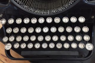 1933 Underwood Portable Typewriter Standard Four Bank Keyboard w Instructions EC 5