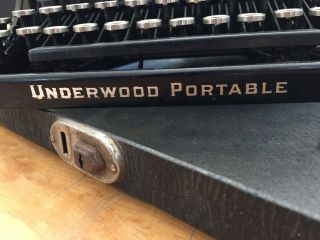 1933 Underwood Portable Typewriter Standard Four Bank Keyboard w Instructions EC 6