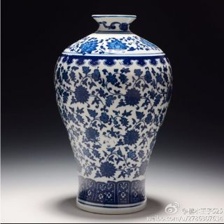 Old Chinese Blue And White Porcelain Vase Home Decoratevase Qianlong Marke