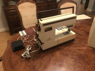 Pfaff Sewing Machine Synchronic 1229 With Case,  Antique. 3