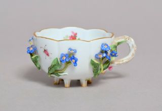 A Wonderful Antique Meissen German Porcelain Flower Encrusted Tea Cup 1