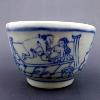 Chinese Blue And White Porcelain Hand Painted The Erotic Figure Pattern Cup L990