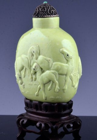 & RARE CHINESE QIANLONG LIME GREEN ENAMEL IMPERIAL HORSES SNUFF BOTTLE 2