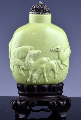 & RARE CHINESE QIANLONG LIME GREEN ENAMEL IMPERIAL HORSES SNUFF BOTTLE 3
