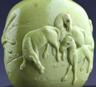 & RARE CHINESE QIANLONG LIME GREEN ENAMEL IMPERIAL HORSES SNUFF BOTTLE 8