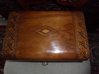 ANTIQUE VICTORIAN WALNUT JEWELLERY/TRINKET BOX WITH TUNBRIDGE BANDS,  LOCK & KEY. 2