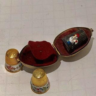3 Antique Sewing THIMBLES Gold Fill Enamel Petit Point & Chicken,  Walnut Case 3