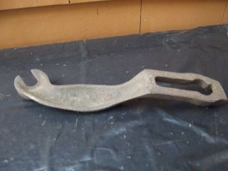 ANTIQUE CAST - IRON WOOD/COAL STOVE LID - LIFTER HANDLE WRENCH QUAKER 4