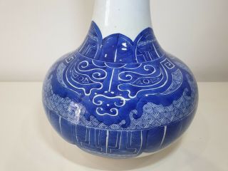 HUGE CHINESE KANGXI 1662 - 1722 BRIGHT BLUE DRAGONS GARLIC NECK VASE 7