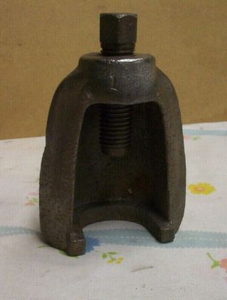 Antique Auto Hub Puller 2 3/4 " Opening