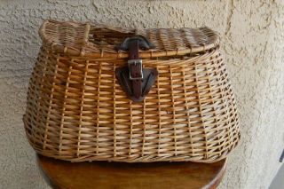 Vtg Wicker Willow Trout Fishing Creel Basket Leather Buckle