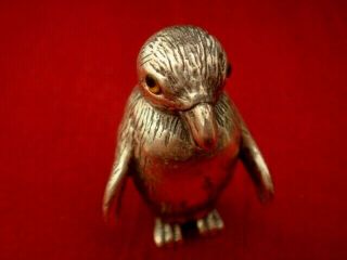 A FINE SOLID STERLING SILVER HALLMARKED MINIATURE NOVELTY PENGUIN PIN CUSHION 4