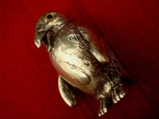 A FINE SOLID STERLING SILVER HALLMARKED MINIATURE NOVELTY PENGUIN PIN CUSHION 5