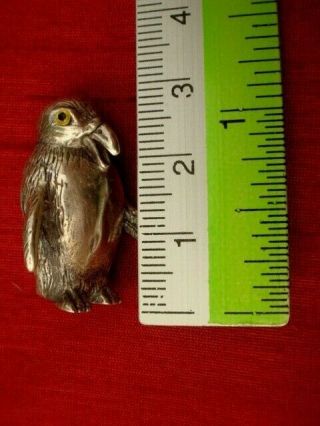 A FINE SOLID STERLING SILVER HALLMARKED MINIATURE NOVELTY PENGUIN PIN CUSHION 7