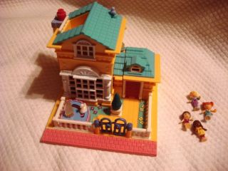 Vintage 1994 Bluebird Polly Pocket Lighted Hotel Playset With 4 Figures