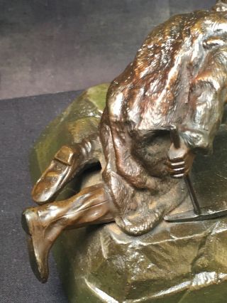 Rare Seal Hunter Bronze sculpture Desk Lamp - Vaseline Glass Shade - German - 1910 7